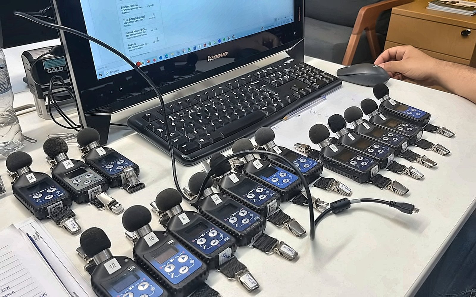Dosímetros de ruído Svantek SV 104 preparados para locação